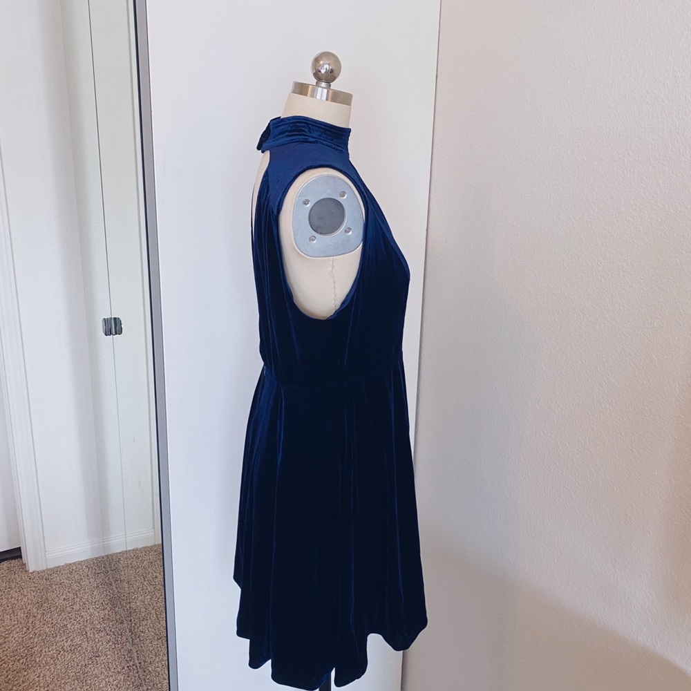 Navy‎ Blue Velvet Dress - Picture 5 of 8